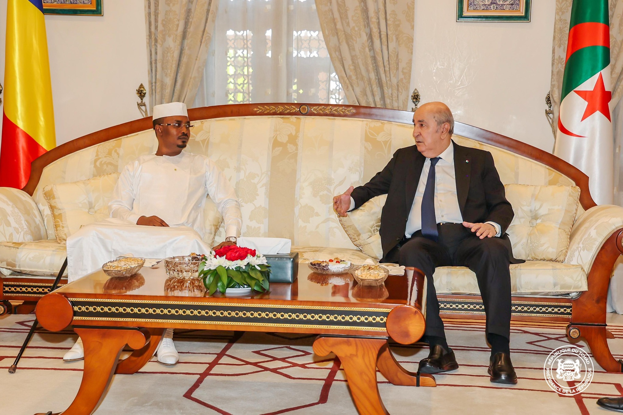Les présidents Mahamat Idriss Déby Itno et Abdelmadjid Tebboune s’engagent à renforcer la coopération entre le Tchad et l’Algérie