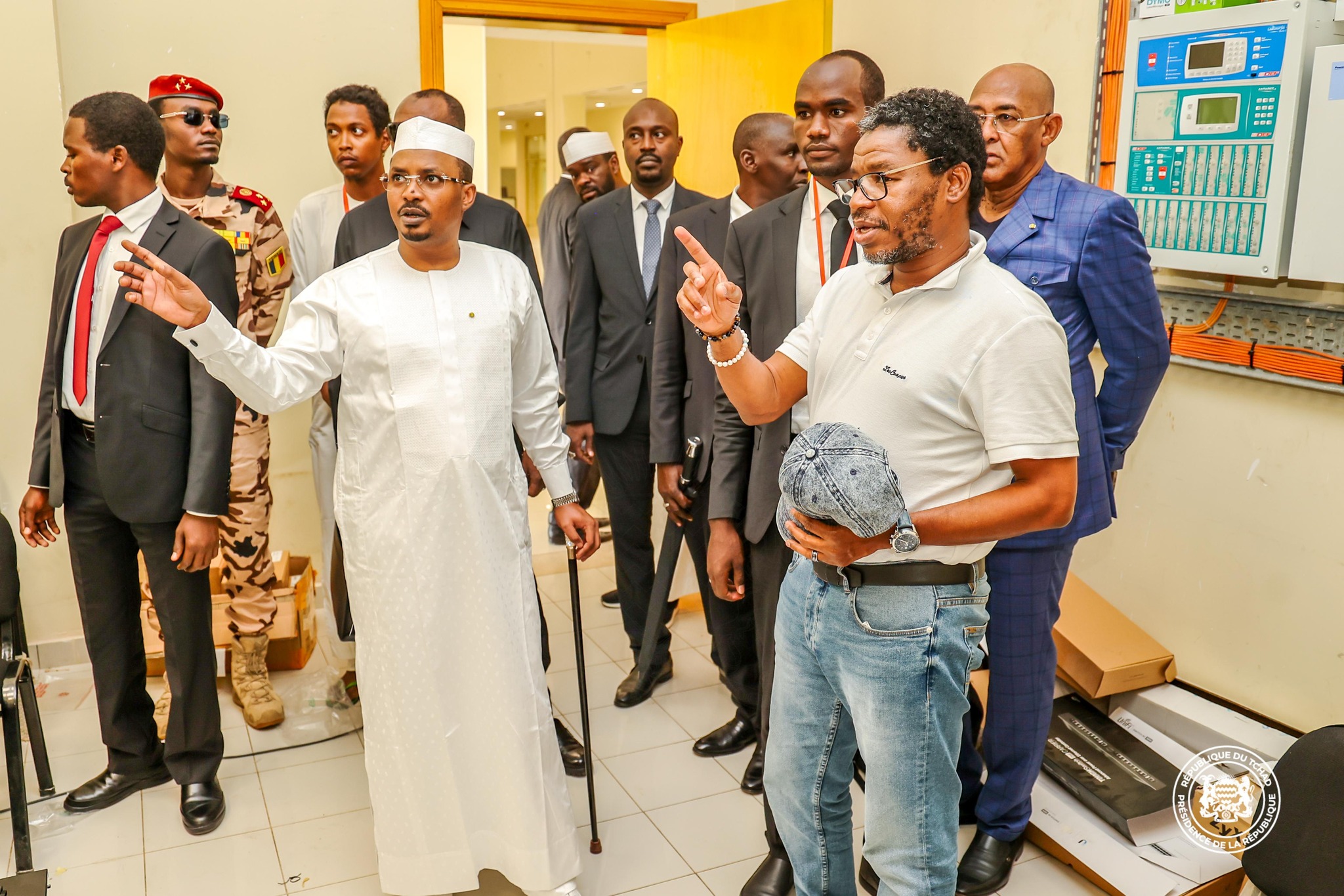 Le Président Mahamat Idriss Déby Itno inspecte le chantier du centre commercial de la CNPS