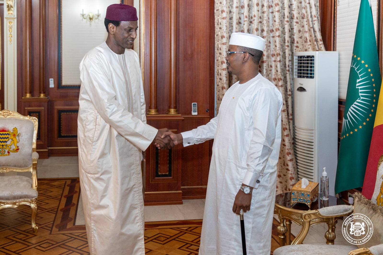 N’Djaména : Le Président Mahamat Idriss Deby Itno reçoit le Premier ministre nigérien Ali Lamine Zeine