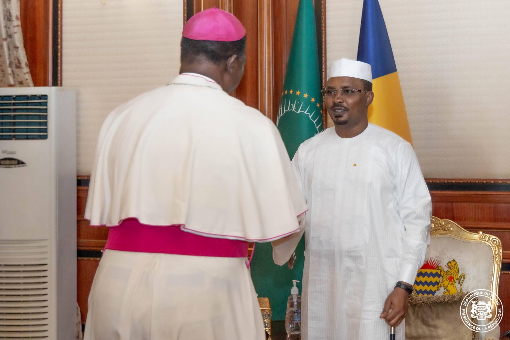 Le Président Mahamat Idriss Déby Itno reçoit l’Archevêque de N’Djaména