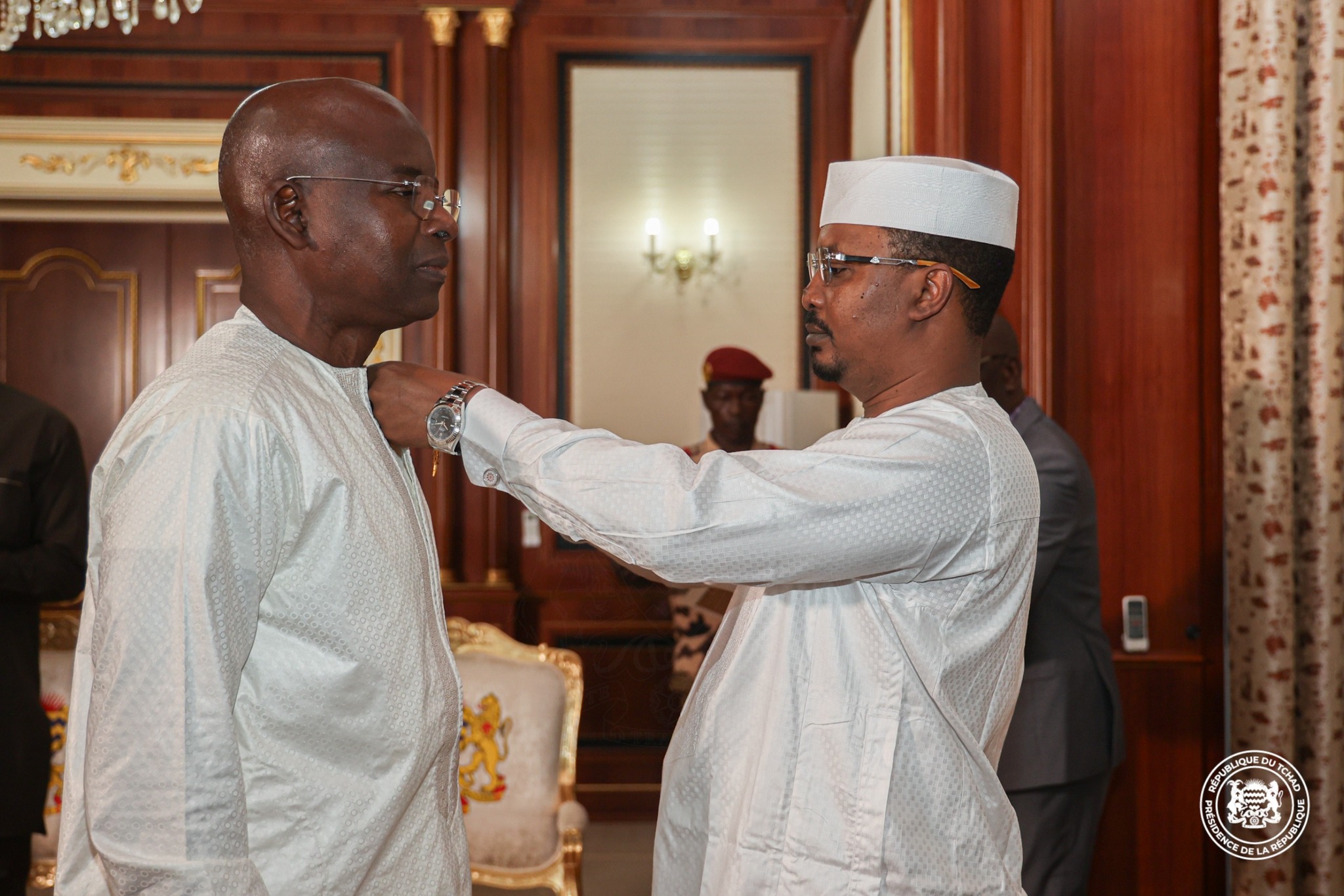 Le Président Mahamat Idriss Déby Itno honore l’engagement humanitaire du Représentant du HCR au Tchad