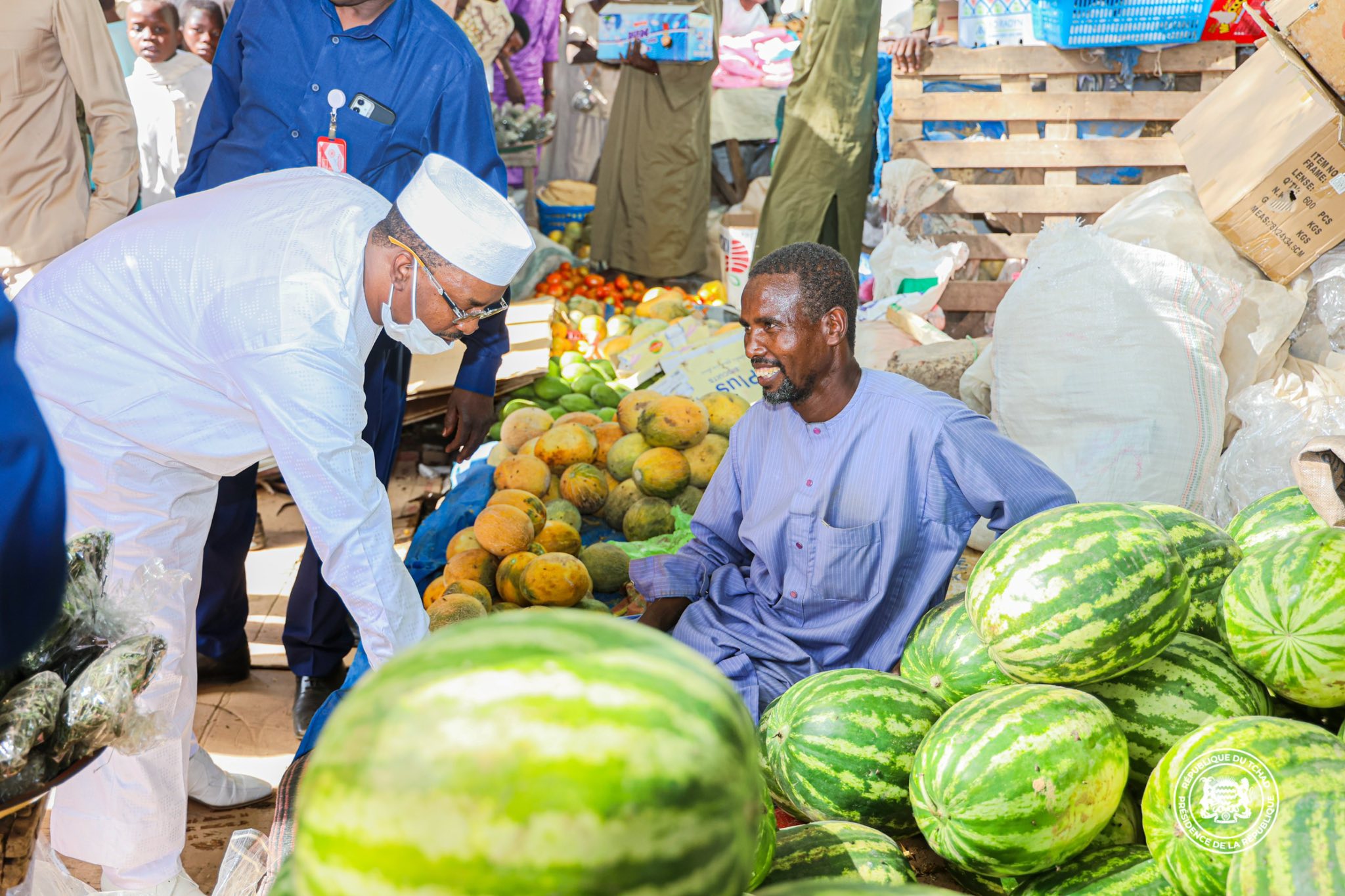 N’Djamena : visite surprise du Président de la République dans les marchés à l’approche de l’Aïd El-Fitr